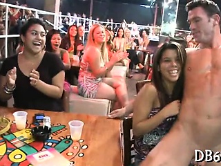 Those attractive cuties cant keep their hands