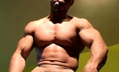 Str8 bodybuilder flexing nude