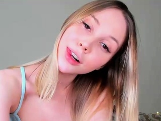Amateur sweet blonde babe sucking cock
