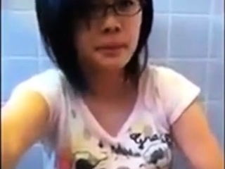 Amateur Asian Girl in Glasses Masturbating