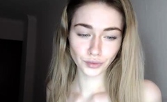 Hot Amateur Webcam Teen Masturbates For Their Fans