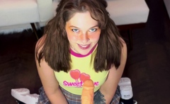 Amateur teen loves toys in her ass