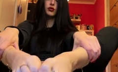 Amateur Foot Fetish Girlfriend Sucks and gives a Footjob
