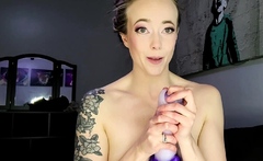 An amateur hitchhiking blonde is toying with drivers cock