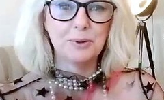 Big boob brunette masturbates on webcam