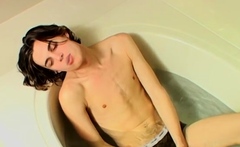 Boyssmoking Smooth Ayden James Gets Hot And Smoky In The Tub